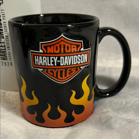 Harley-Davidson Black and White Drinkware Collection - Picture 4 of 6